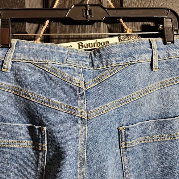 Wrap London Relaxed High Waisted Relaxed Stretch Tapered Jeans - Picture 16 of 16